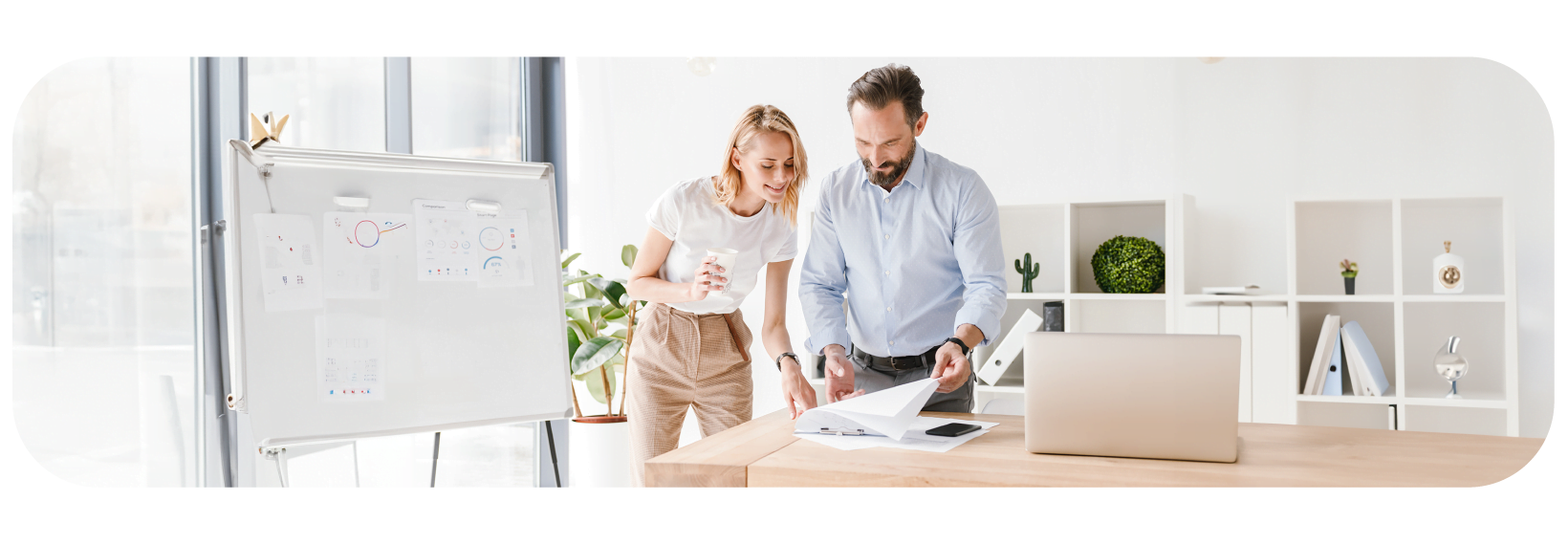 Strategie-Workshop zur Geschäftsentwicklung mit Notizen und klarer Planung